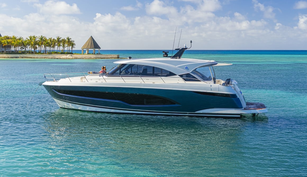 Boat Show Premiere - Riviera 5600 Sport Yacht